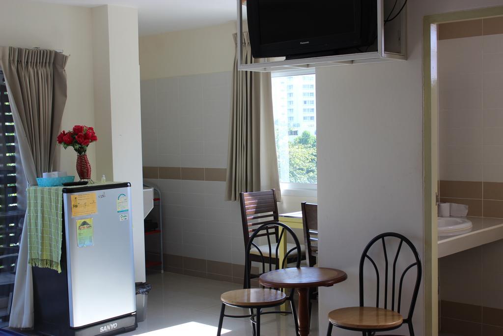 Dacha Beach Aparthotel Pattaya Exterior photo